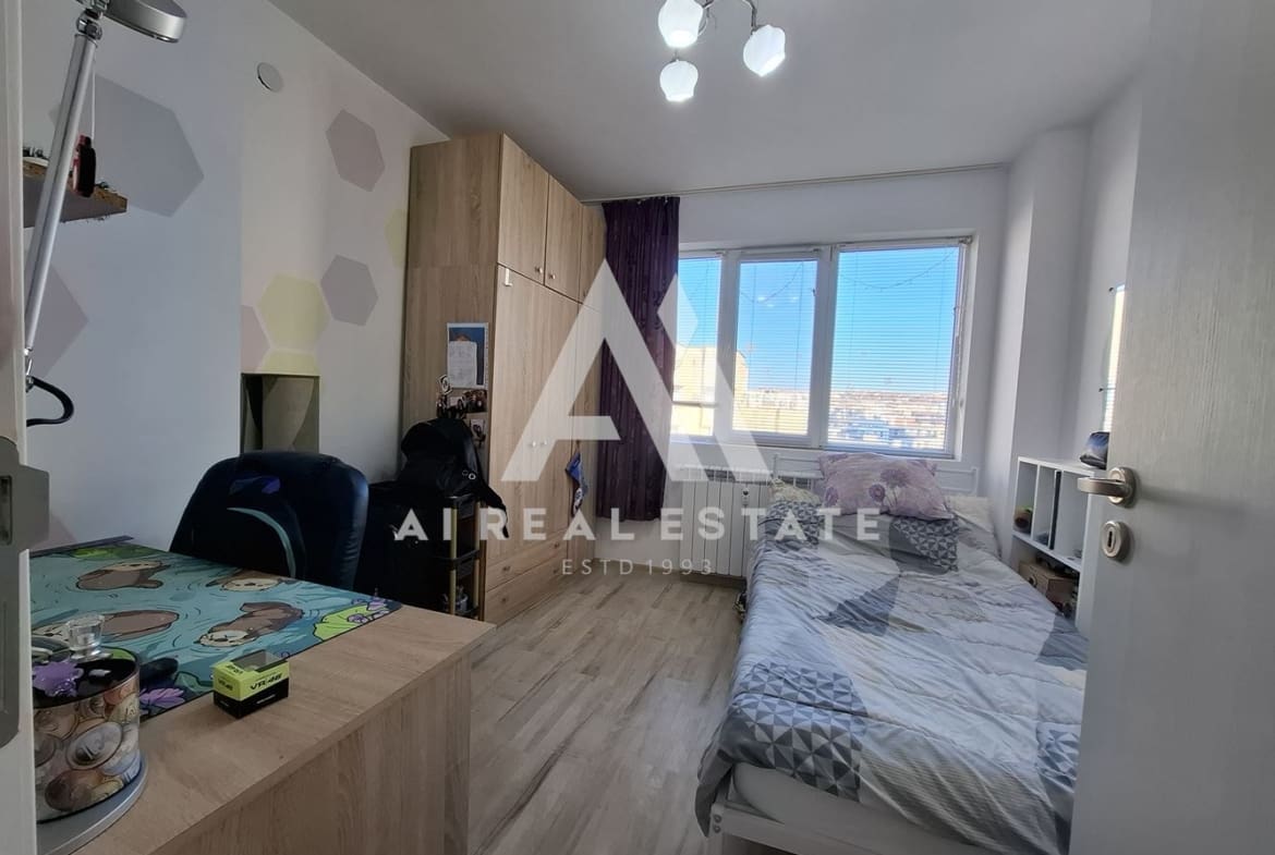 Двустаен апартамент, тухла, идеален център - 0