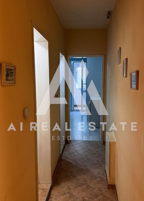 Тристаен обзаведен в района на МУ - 0