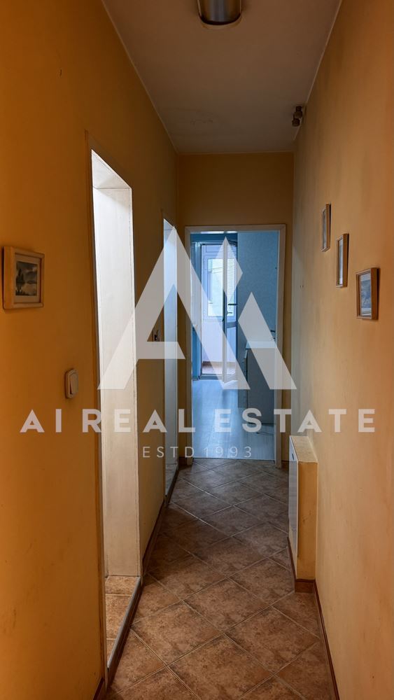 Тристаен обзаведен в района на МУ - 0