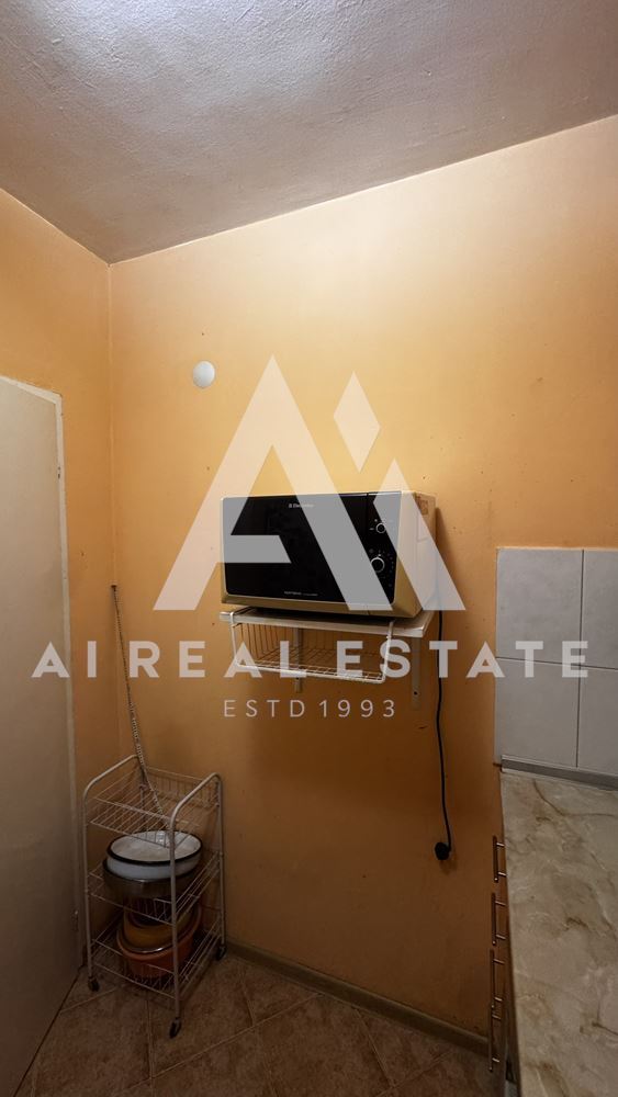 Тристаен обзаведен в района на МУ - 0