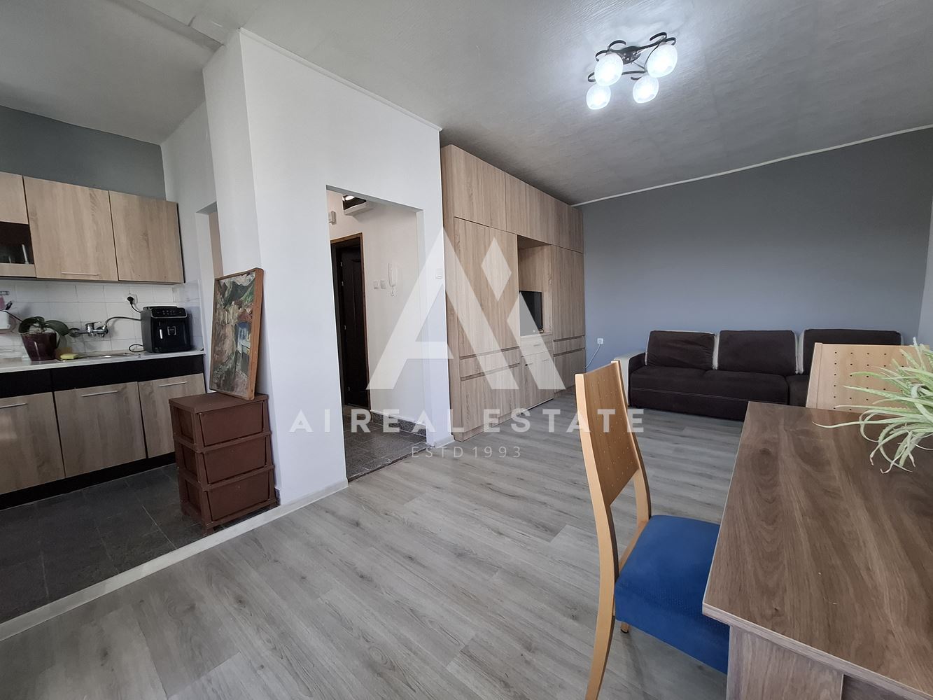 Двустаен апартамент, тухла, идеален център - 0