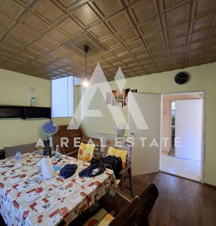 КЪЩА С ДВОР - 0