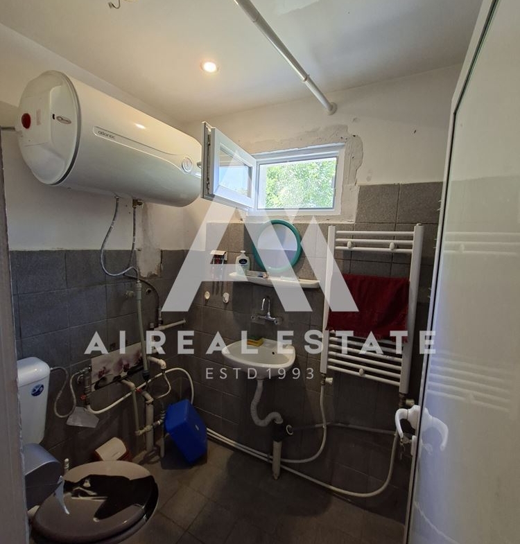 КЪЩА С ДВОР - 0