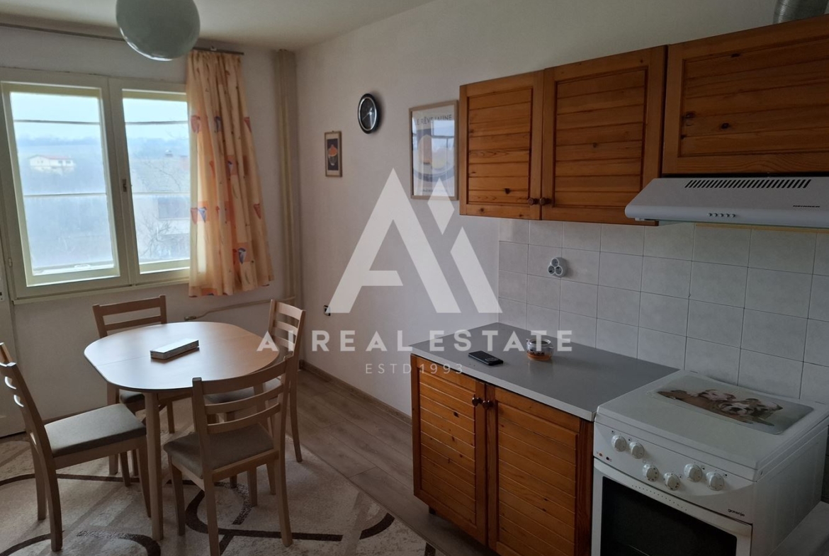 3-стаен апартамент под наем - 0