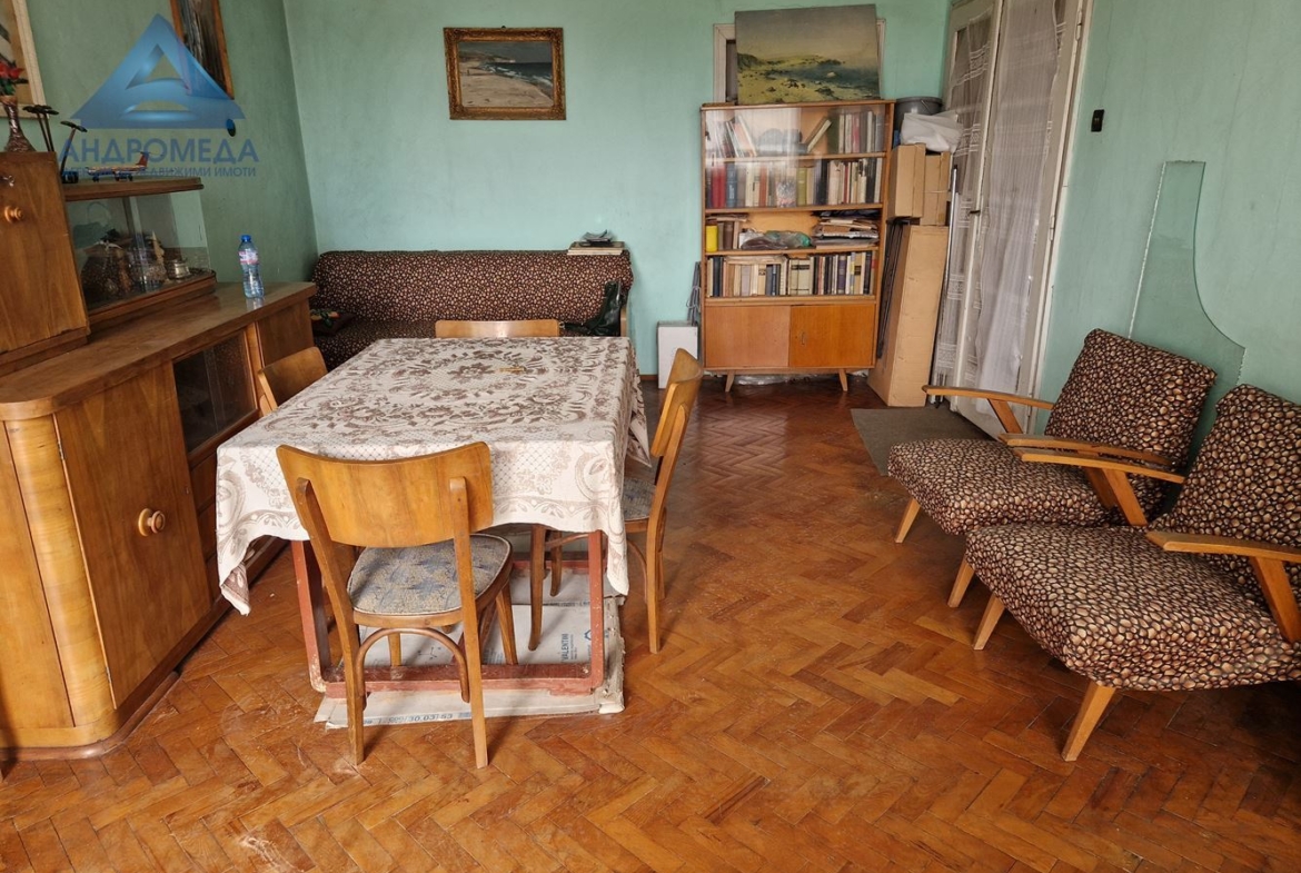 Продава четиристаен апартамент в гр.Плевен - 0