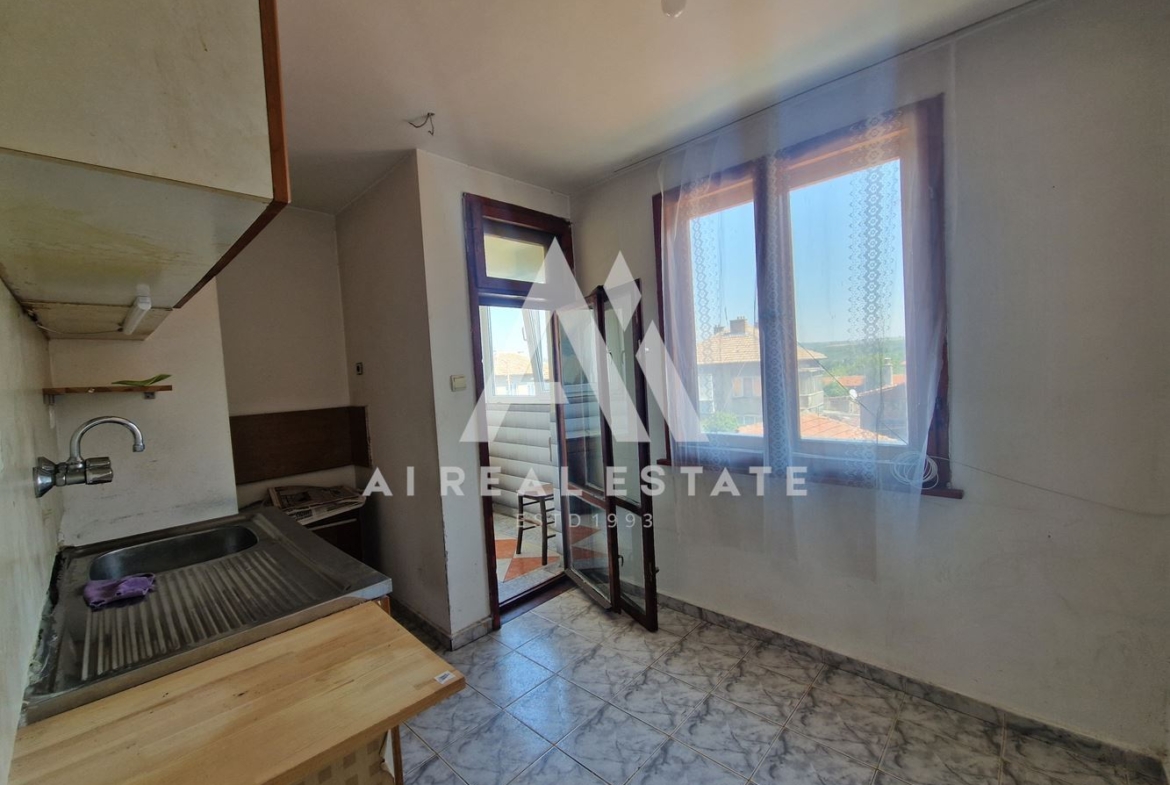 Продава гарсониера с гараж - 0