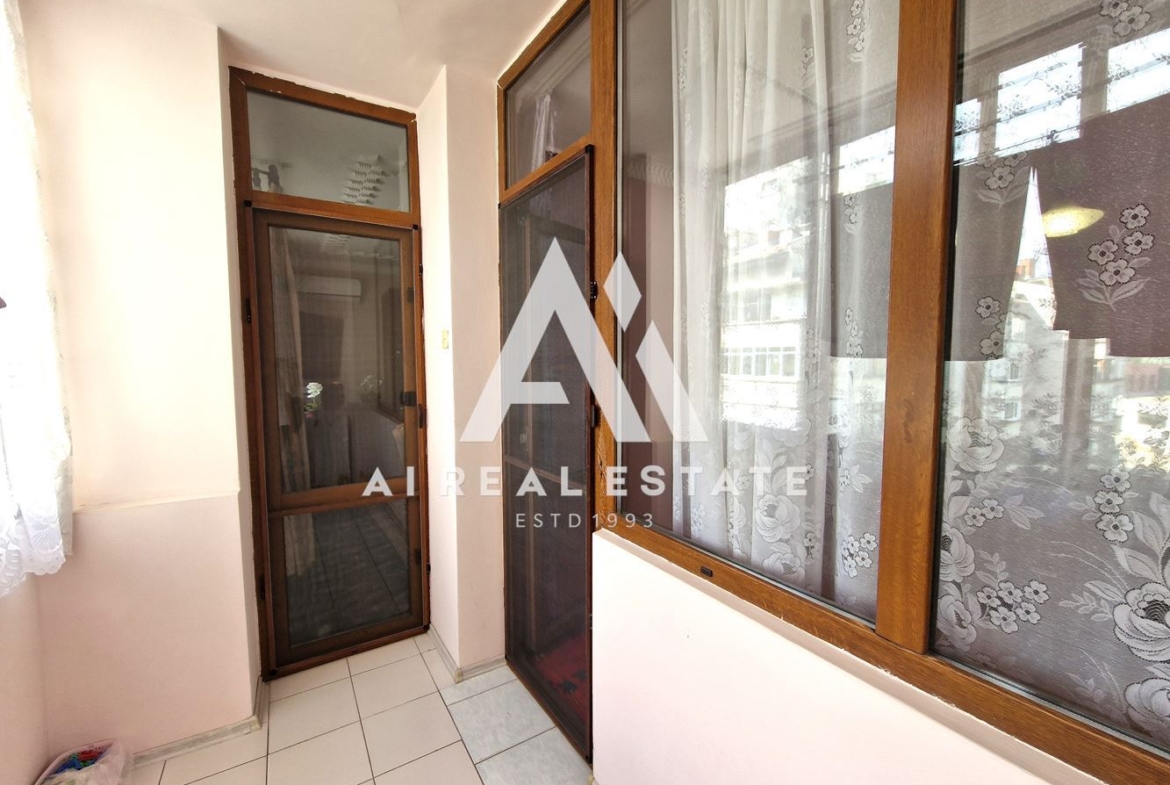 Продава тристаен апартамент - 0