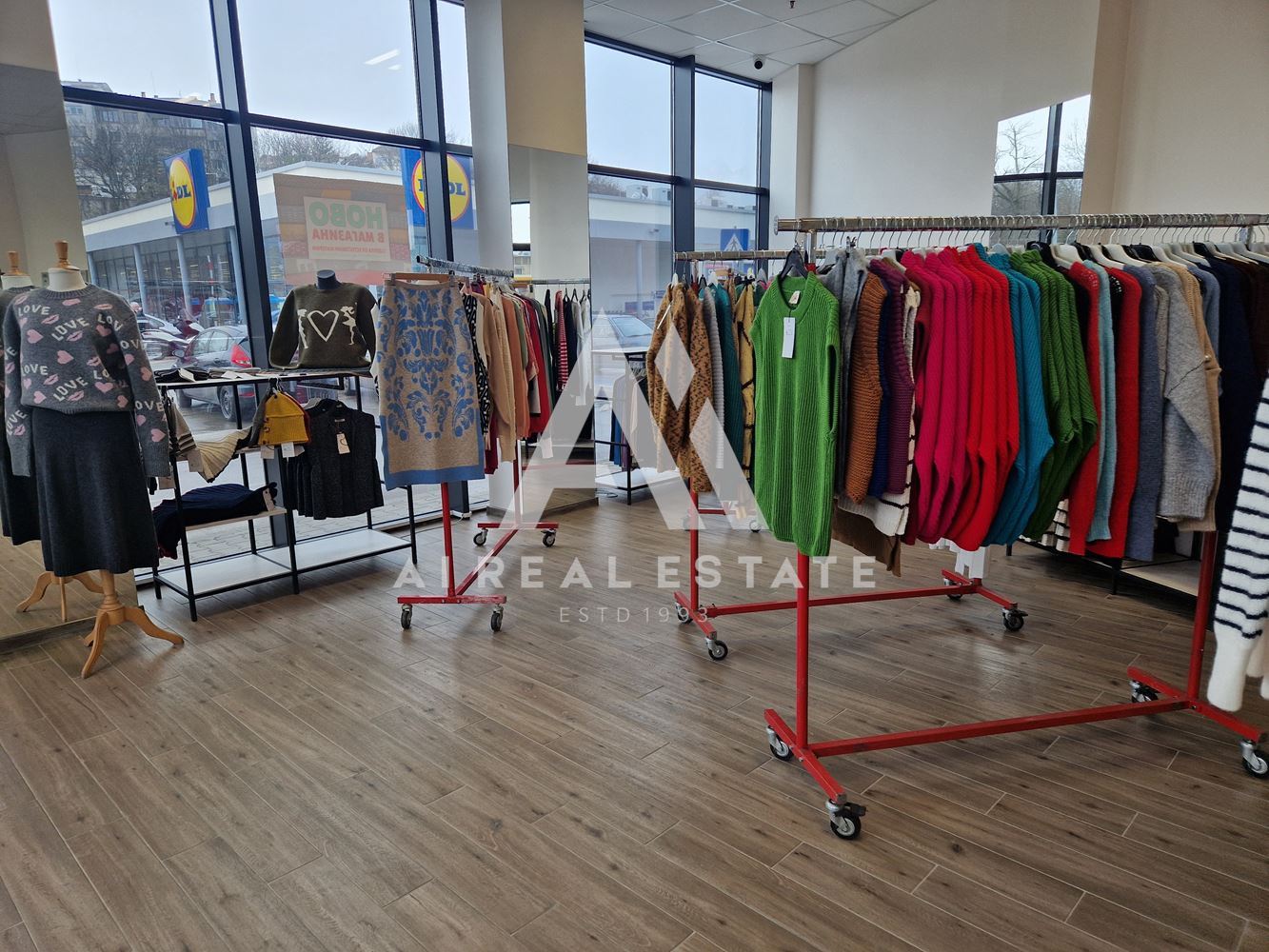 Rents out a shop-0 Дава под наем магазин - 0