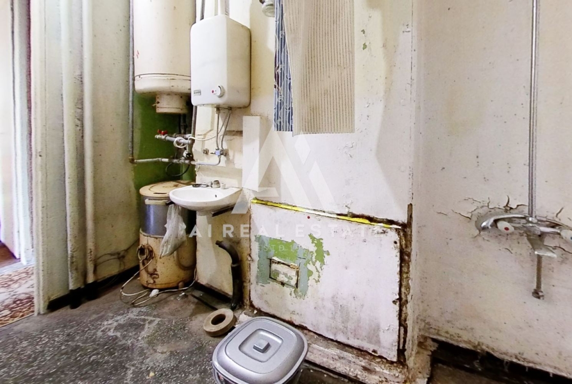 Тристаен апартамент ж.к. Сторгозия 1 - 0