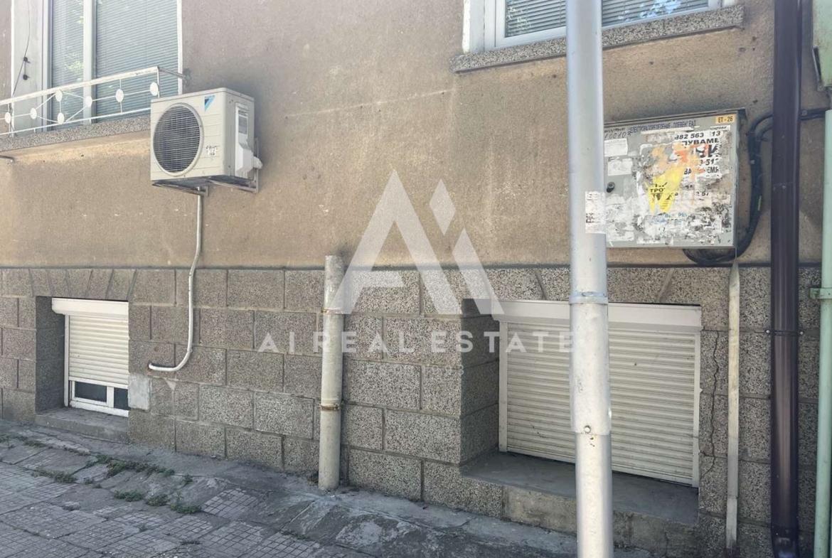 🏡 Етаж от къща на ул. Чаталджа – удобство и функционалност в централната част на Плевен - 0