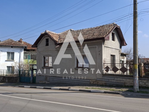 ЕДНОЕТАЖНА КЪЩА С. САДОВЕЦ - 0