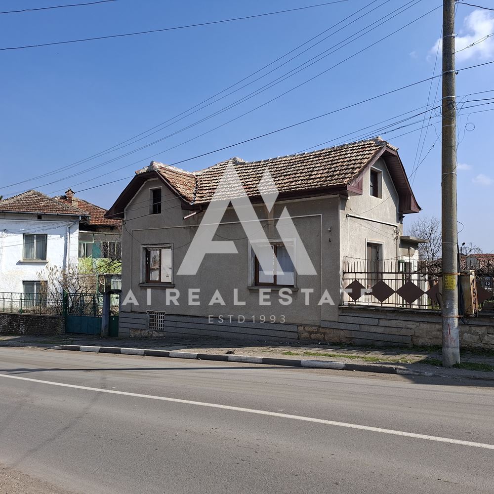 ЕДНОЕТАЖНА КЪЩА С. САДОВЕЦ - 0