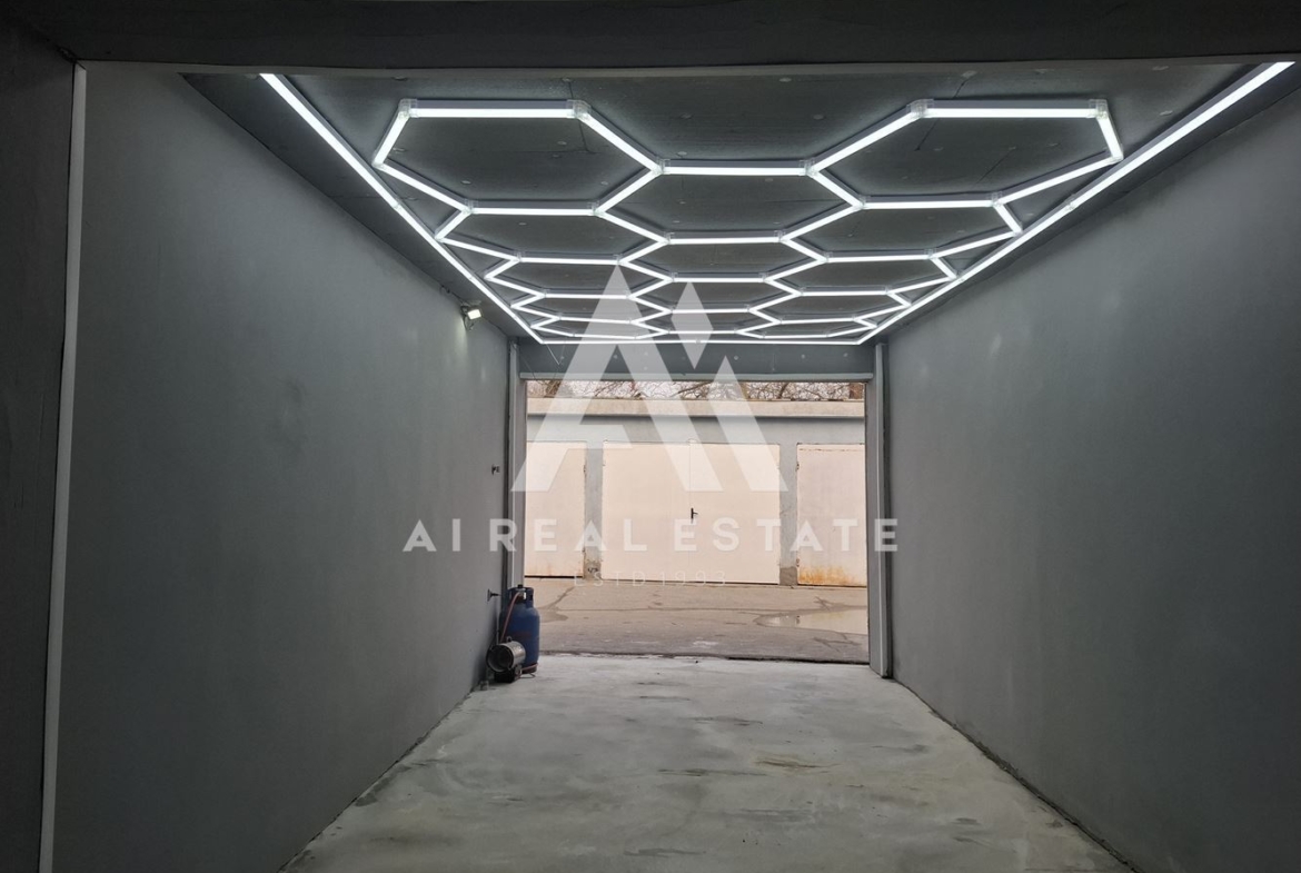 ГАРАЖ В ДРУЖБА 2 – СЛЕД РЕМОНТ, ГОТОВ ЗА ПОЛЗВАНЕ! - 0