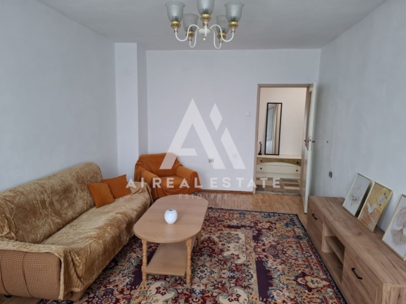 3-стаен апартамент под наем - 0