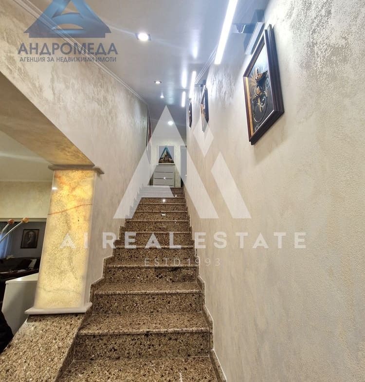 Продава просторен апартамент - 0