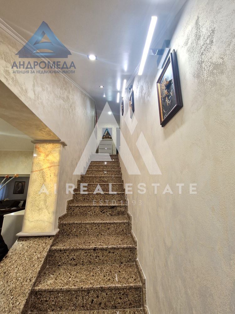 Продава просторен апартамент - 0