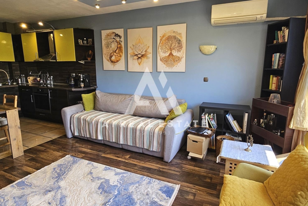 Слънчев двустаен апартамент в ж.к. Лагера – до метростанция „Красно село“ - 0