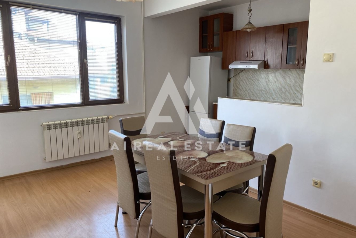 Тристаен апартамент в идеален център на гр. Плевен – район Катя Попова - 0