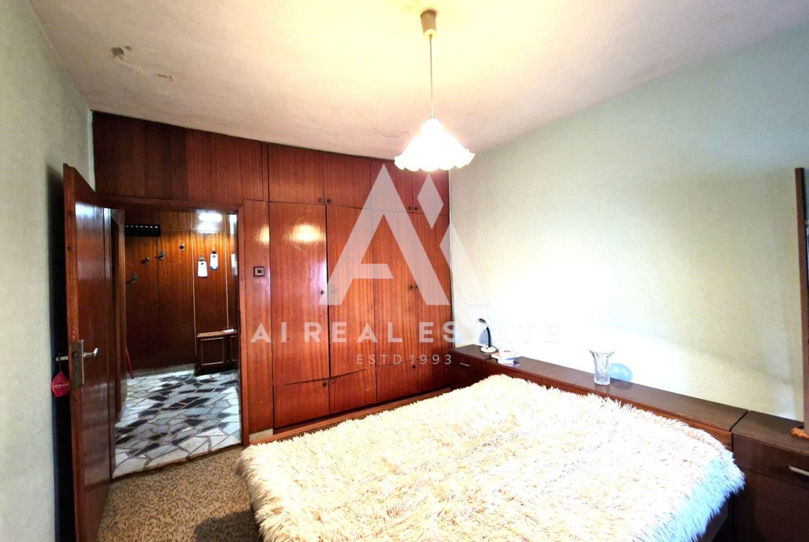 Продава четиристаен апартамент - 0