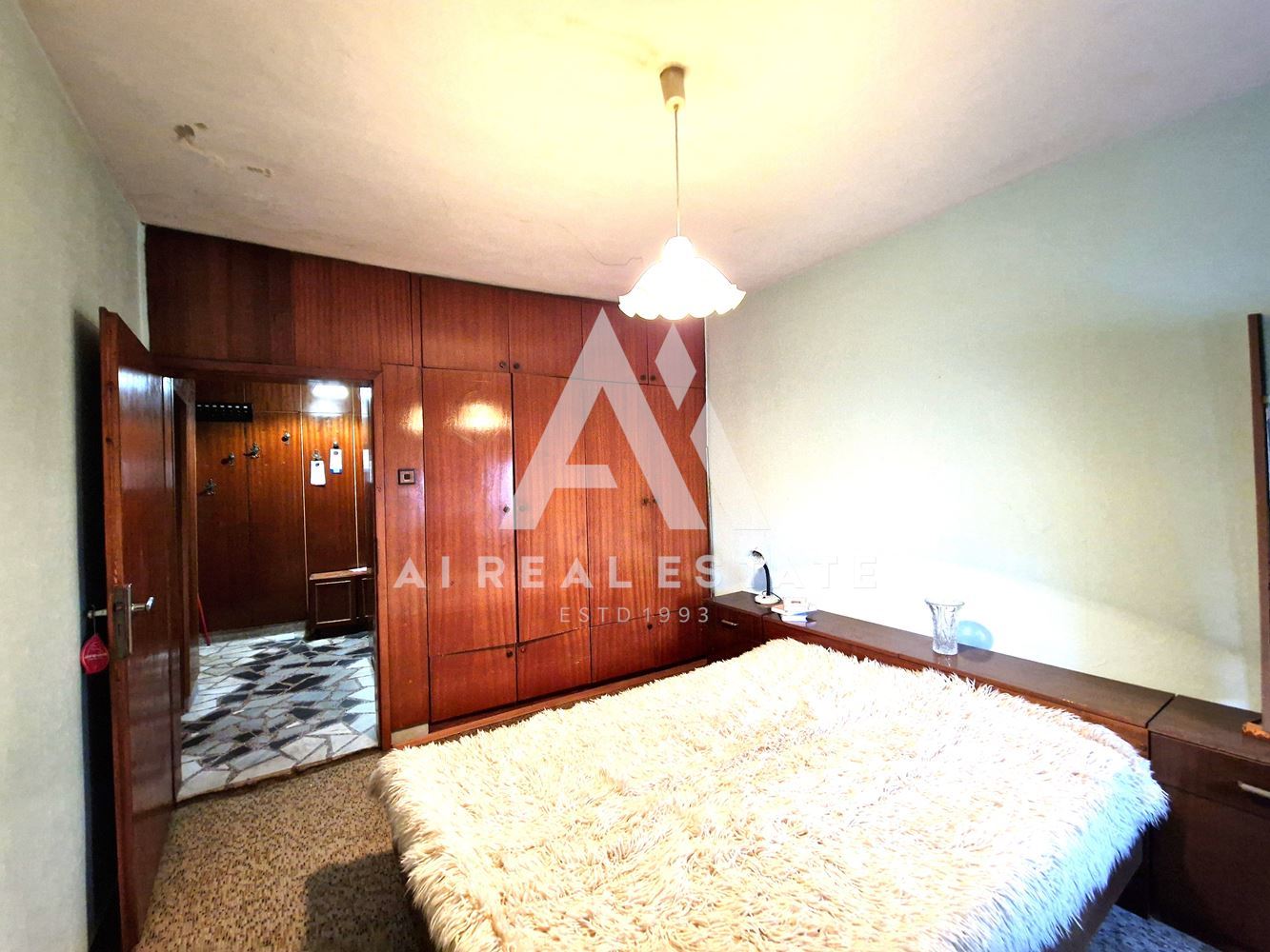 Продава четиристаен апартамент - 0