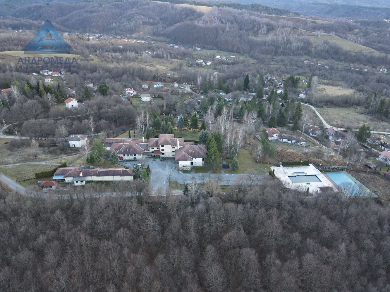 Хотел (работещ) в полите на Стара планина с отлична панорама и условия ! - 0