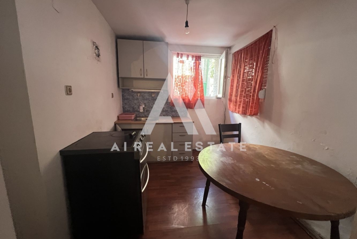 🏡 Етаж от къща на ул. Чаталджа – удобство и функционалност в централната част на Плевен - 0