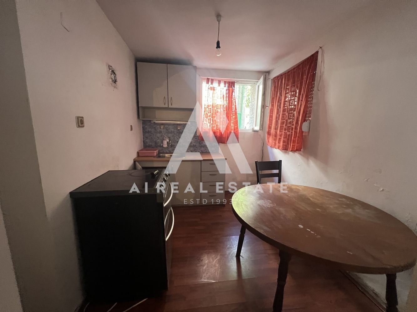 🏡 Етаж от къща на ул. Чаталджа – удобство и функционалност в централната част на Плевен - 0