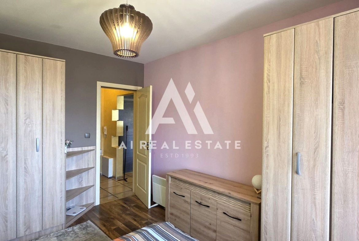 Слънчев двустаен апартамент в ж.к. Лагера – до метростанция „Красно село“ - 0