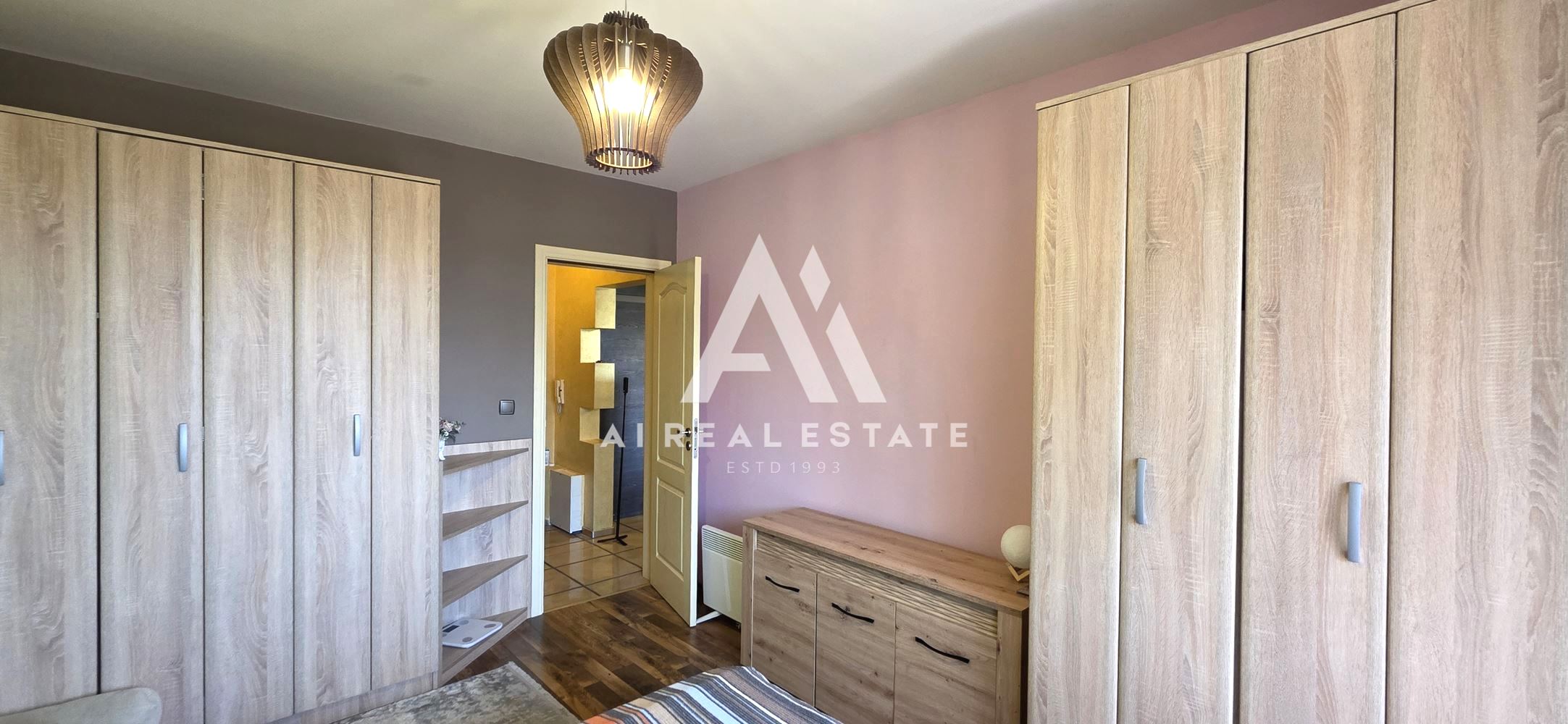 Слънчев двустаен апартамент в ж.к. Лагера – до метростанция „Красно село“ - 0