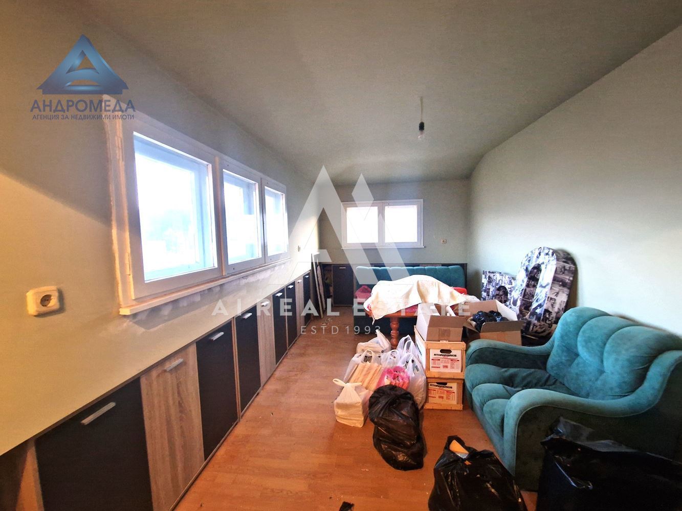 Продава просторен апартамент - 0