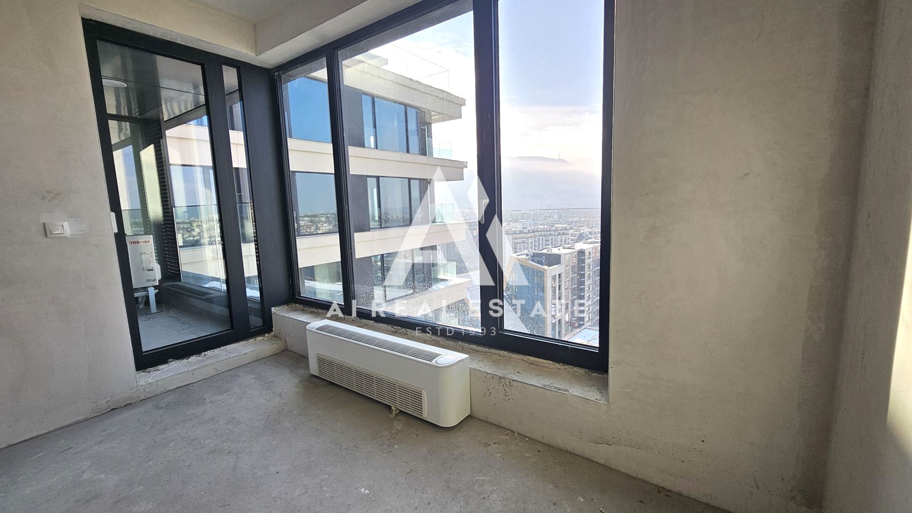 Тристаен апартамент в Smart Tower, София – петзвезден комфорт на 15-ти етаж с гледка към Витоша - 0