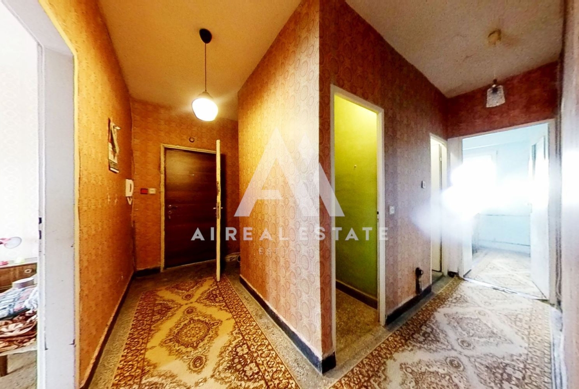 Тристаен апартамент ж.к. Сторгозия 1 - 0