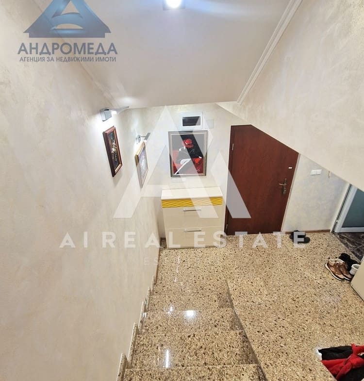 Продава просторен апартамент - 0