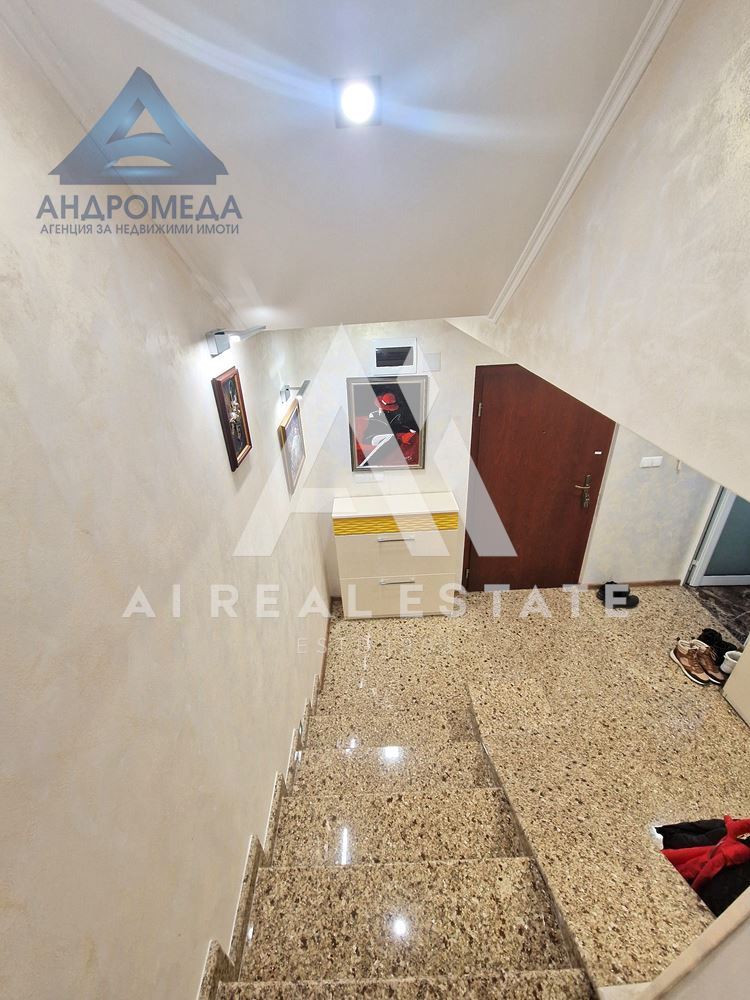 Продава просторен апартамент - 0