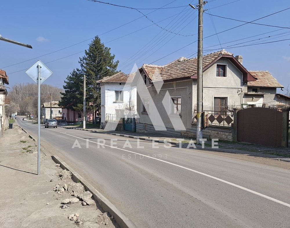 ЕДНОЕТАЖНА КЪЩА С. САДОВЕЦ - 0