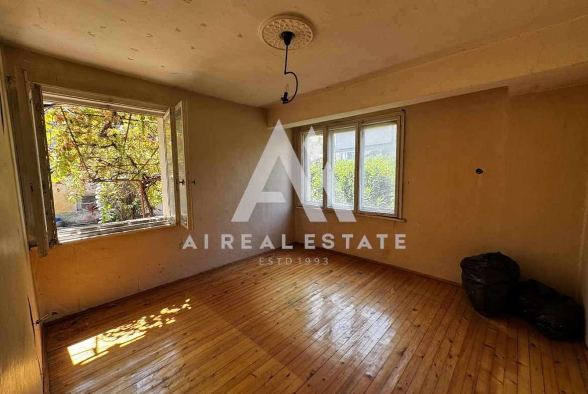 ПЪРВИ ЕТАЖ ОТ КЪЩА С ОТДЕЛЕН ВХОД - 0