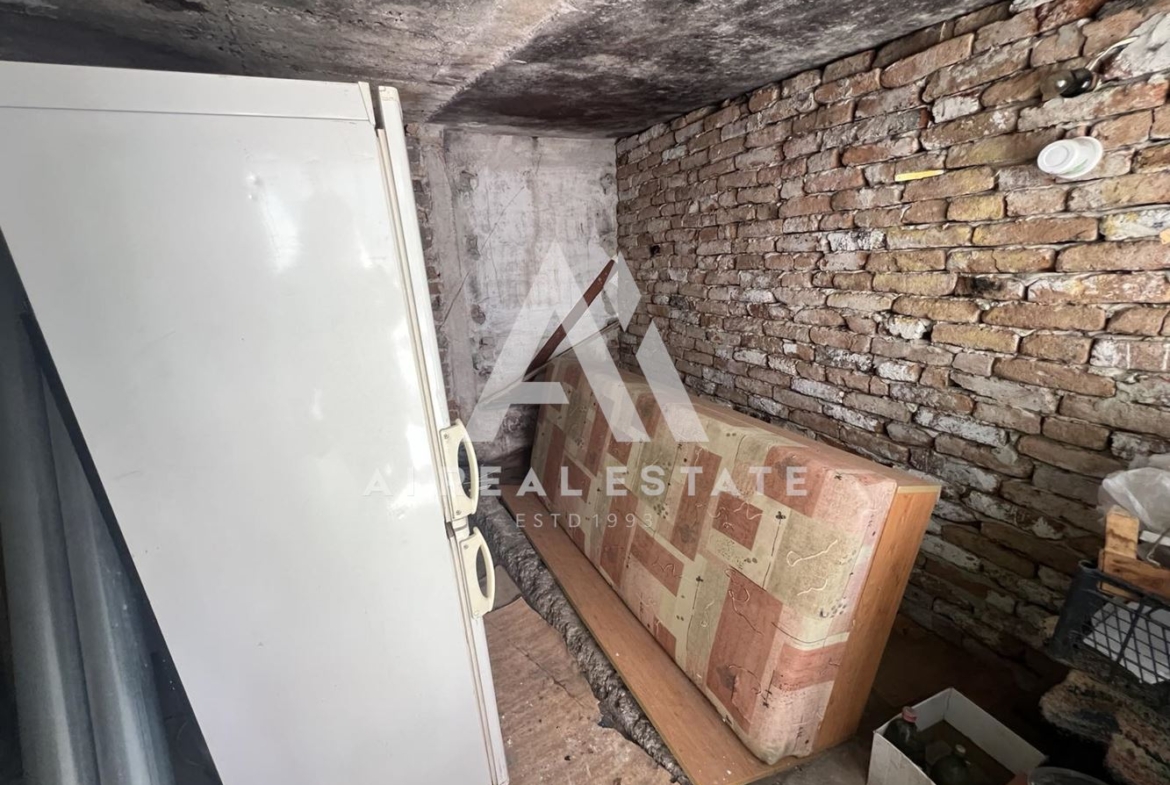 🏡 Етаж от къща на ул. Чаталджа – удобство и функционалност в централната част на Плевен - 0