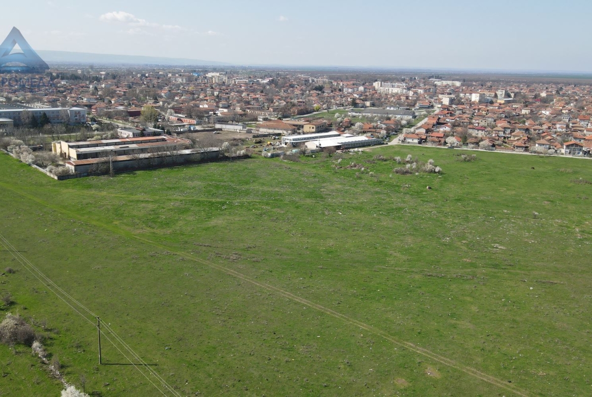 Терен за фотоволтачни централи в гр.Левски с площ 85208 кв.м. ! - 0