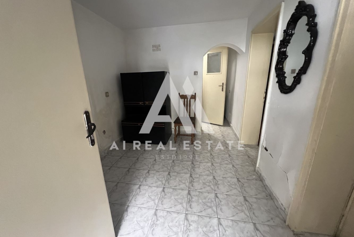 🏡 Етаж от къща на ул. Чаталджа – удобство и функционалност в централната част на Плевен - 0