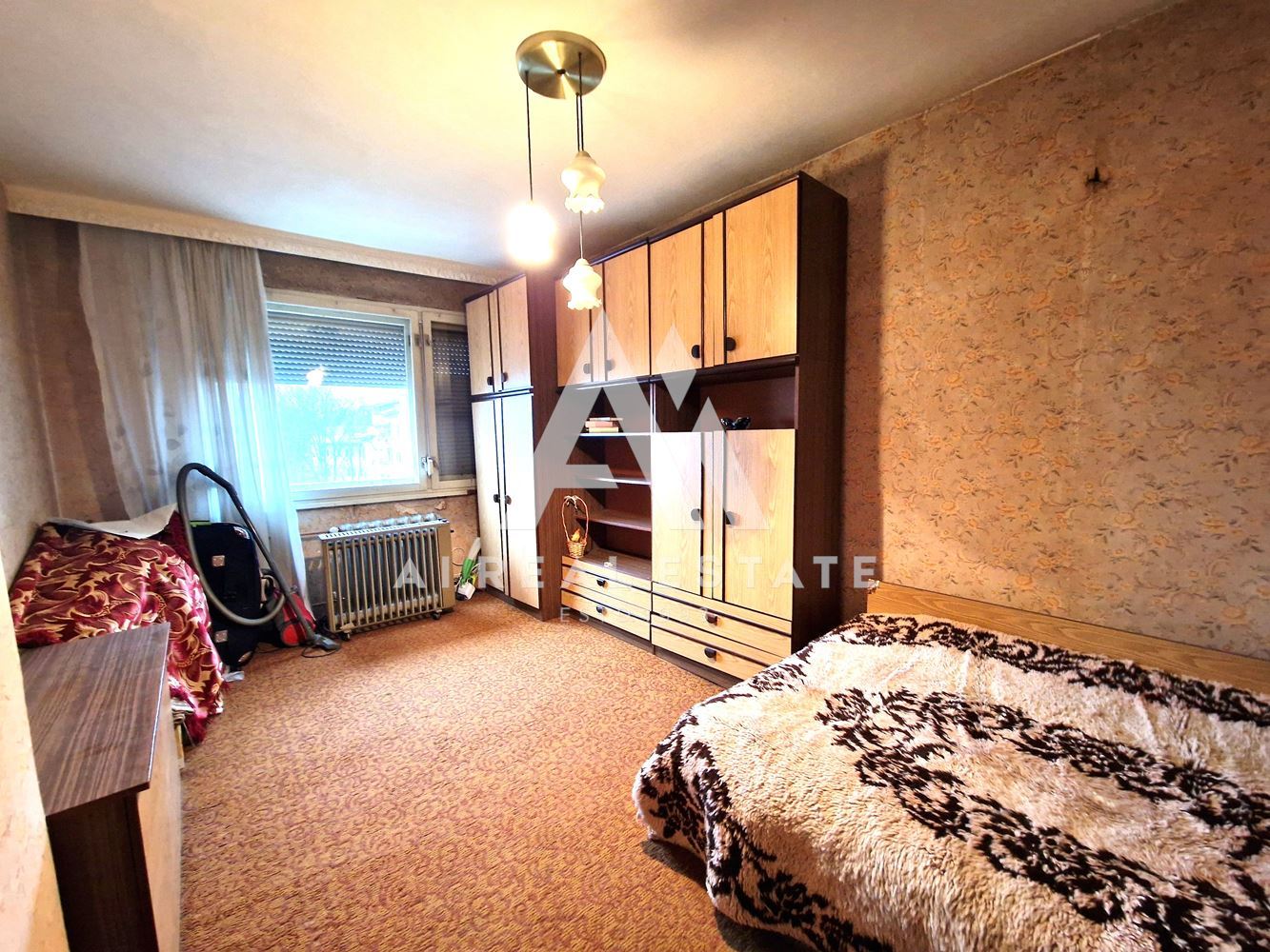 Продава четиристаен апартамент - 0