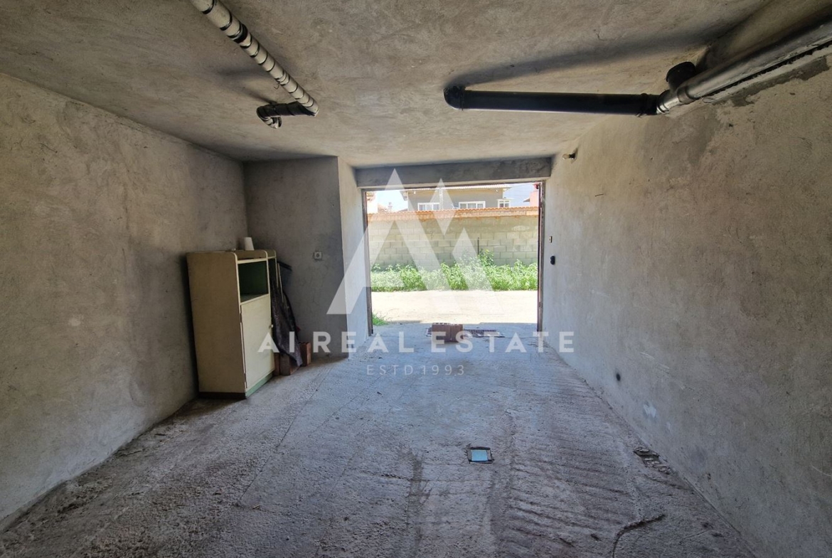 Продава гарсониера с гараж - 0