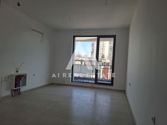 Тристаен апартамент – широк център - 0