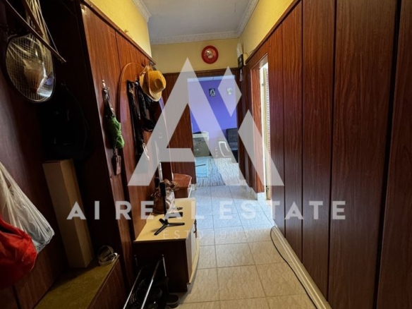 тристаен апартамент - 0