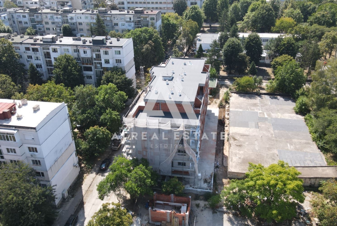 Тристаен в сграда БИЛД А3, ж.к.Сторгозия ! - 0