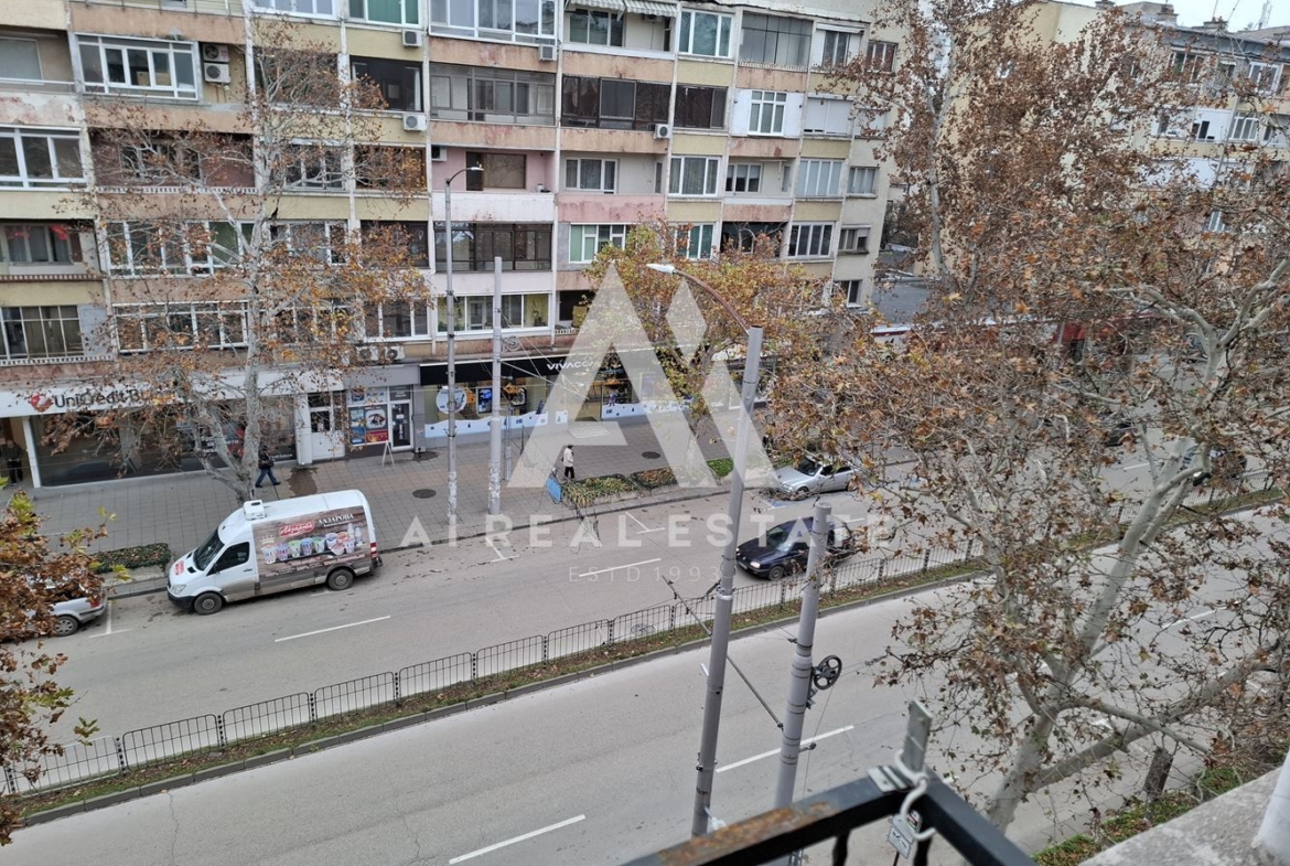 Двустаен апартамент в идеалния център - 0