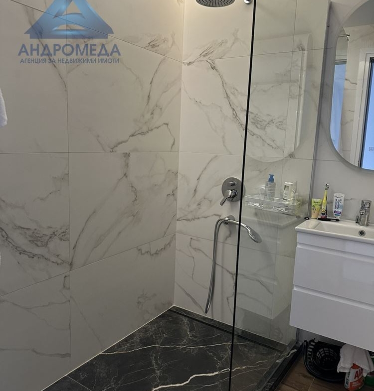 Тристаен апартамент с паркомясто над МУ - 0