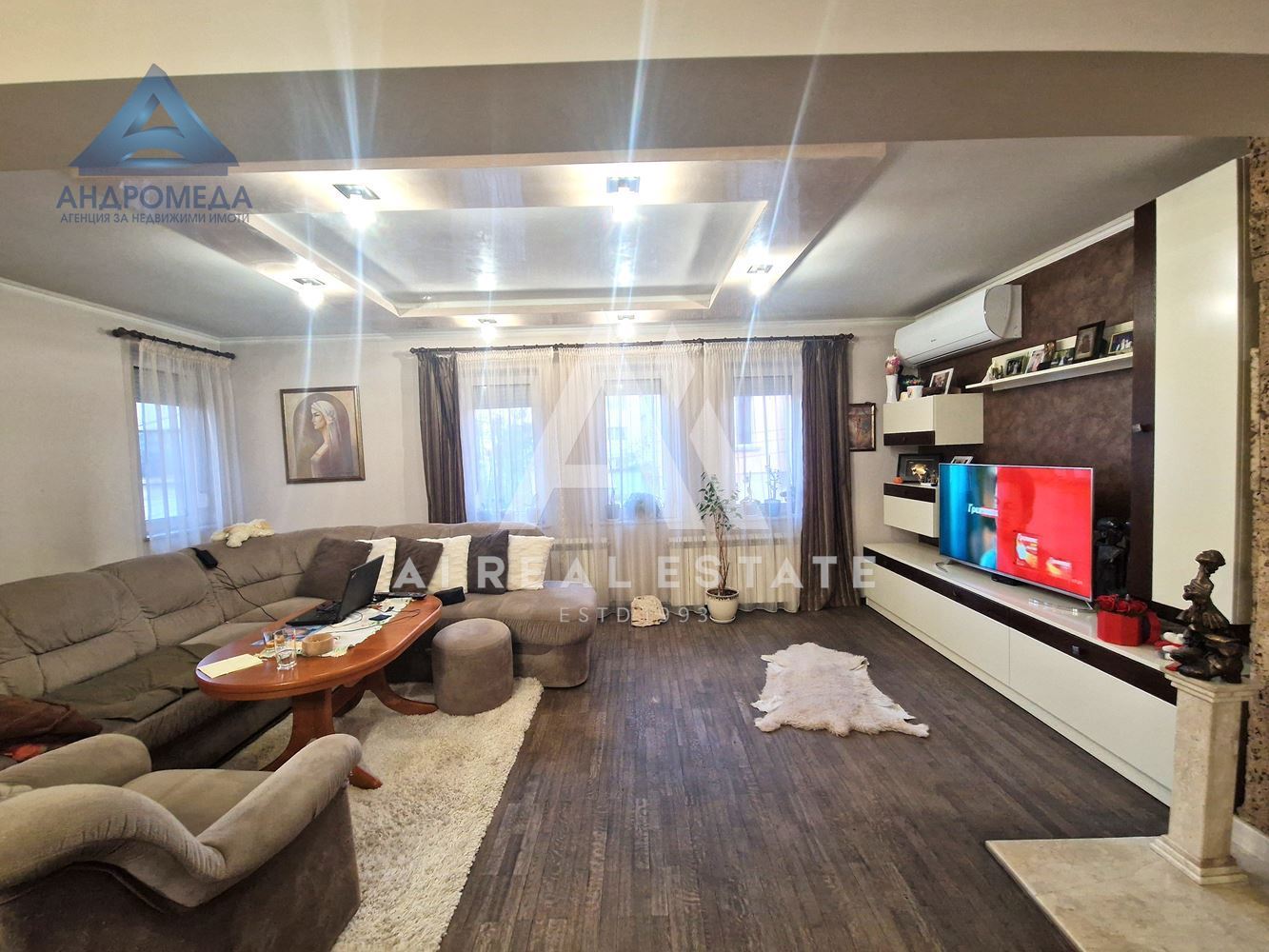 Продава просторен апартамент - 0