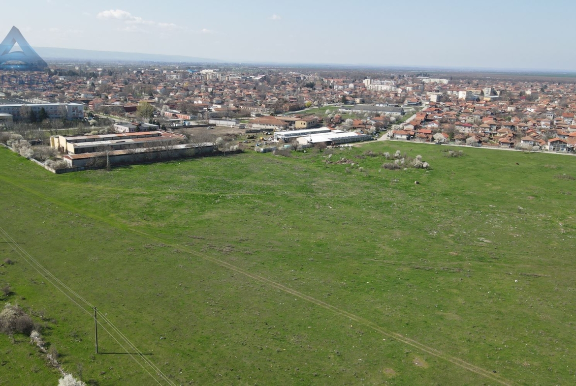 Терен за фотоволтачни централи в гр.Левски с площ 85208 кв.м. ! - 0