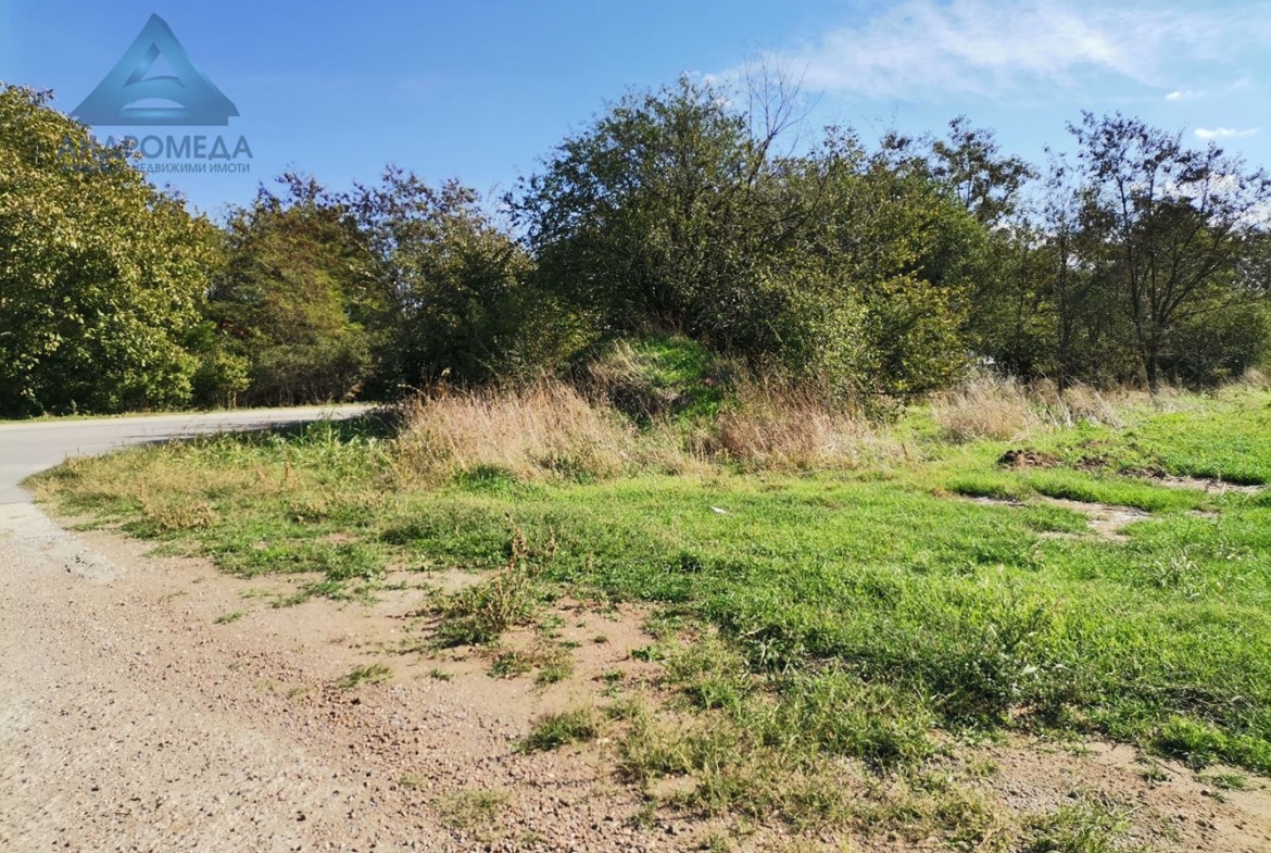 Поземлен имот - 0