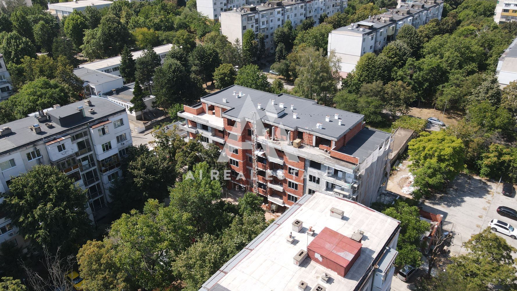 "Three hundred in the BILD A3 building, Storgozia residential area!"Note: The translation assumes "Тристаен" refers to a unit number or identifier within the building context. Adjustments might be necessary if additional context changes this interpretation. Тристаен в сграда БИЛД А3, ж.к.Сторгозия ! - 0